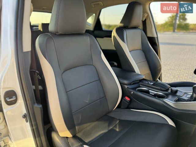 Белый Лексус НХ, объемом двигателя 2 л и пробегом 107 тыс. км за 21999 $, фото 34 на Automoto.ua