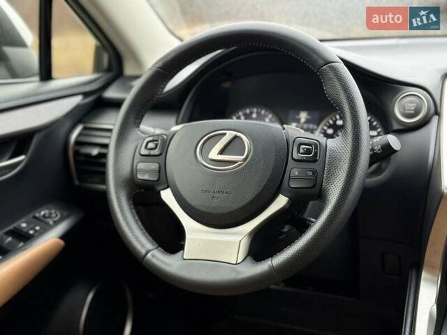 Белый Лексус НХ, объемом двигателя 2 л и пробегом 137 тыс. км за 19500 $, фото 36 на Automoto.ua