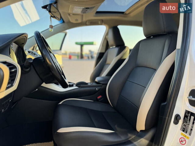 Белый Лексус НХ, объемом двигателя 2 л и пробегом 107 тыс. км за 21999 $, фото 14 на Automoto.ua