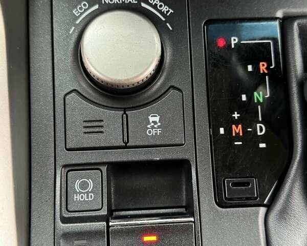 Белый Лексус НХ, объемом двигателя 2 л и пробегом 137 тыс. км за 19500 $, фото 49 на Automoto.ua