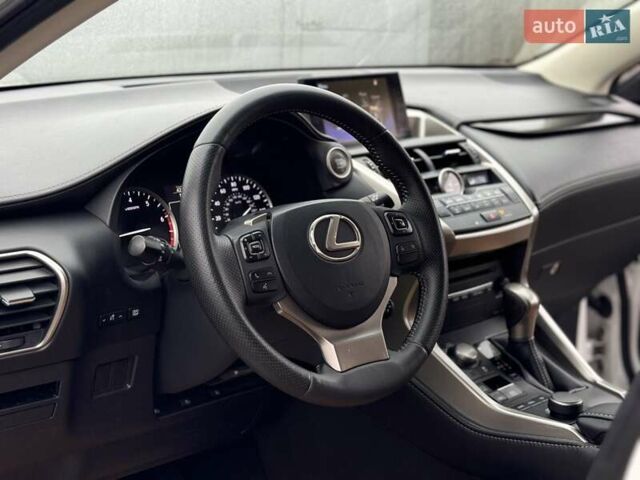 Белый Лексус НХ, объемом двигателя 2 л и пробегом 137 тыс. км за 19500 $, фото 38 на Automoto.ua