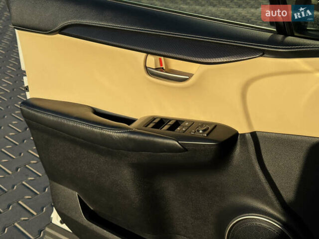 Белый Лексус НХ, объемом двигателя 2 л и пробегом 107 тыс. км за 21999 $, фото 11 на Automoto.ua