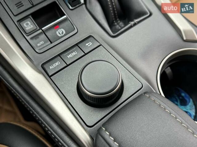 Белый Лексус НХ, объемом двигателя 2 л и пробегом 137 тыс. км за 19500 $, фото 48 на Automoto.ua