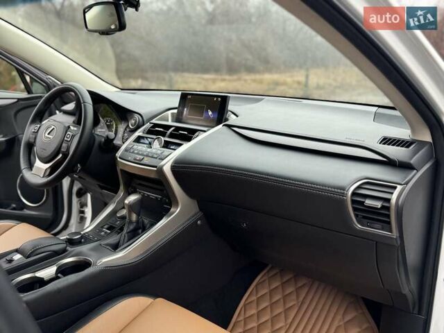 Белый Лексус НХ, объемом двигателя 2 л и пробегом 137 тыс. км за 19500 $, фото 75 на Automoto.ua