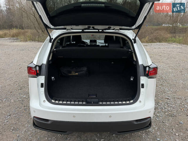 Білий Лексус НХ, об'ємом двигуна 1.99 л та пробігом 103 тис. км за 21500 $, фото 8 на Automoto.ua