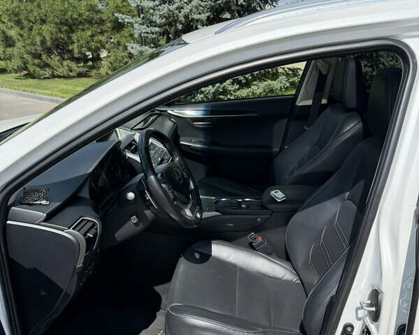 Білий Лексус НХ, об'ємом двигуна 2 л та пробігом 186 тис. км за 19500 $, фото 19 на Automoto.ua