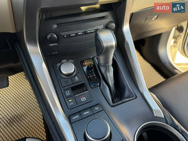 Белый Лексус НХ, объемом двигателя 2 л и пробегом 107 тыс. км за 21999 $, фото 30 на Automoto.ua