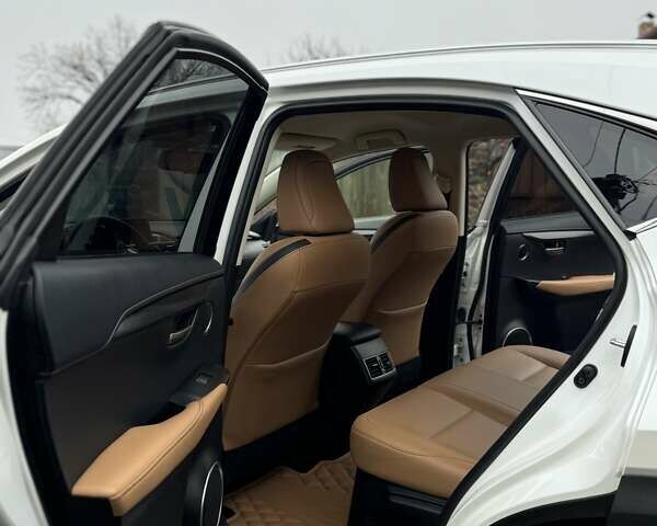 Белый Лексус НХ, объемом двигателя 2 л и пробегом 137 тыс. км за 19500 $, фото 59 на Automoto.ua