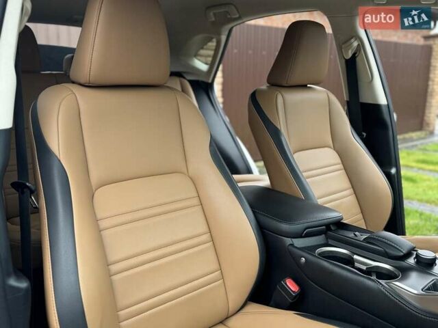 Белый Лексус НХ, объемом двигателя 2 л и пробегом 137 тыс. км за 19500 $, фото 78 на Automoto.ua