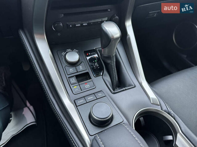 Білий Лексус НХ, об'ємом двигуна 2.5 л та пробігом 119 тис. км за 26500 $, фото 43 на Automoto.ua