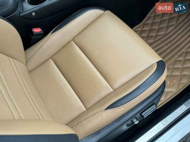 Белый Лексус НХ, объемом двигателя 2 л и пробегом 137 тыс. км за 19500 $, фото 77 на Automoto.ua