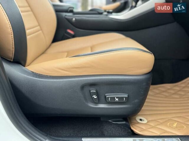 Белый Лексус НХ, объемом двигателя 2 л и пробегом 137 тыс. км за 19500 $, фото 73 на Automoto.ua