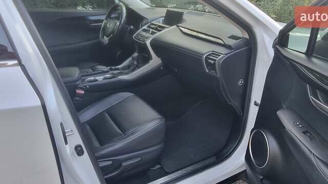 Білий Лексус НХ, об'ємом двигуна 1.99 л та пробігом 117 тис. км за 25700 $, фото 38 на Automoto.ua