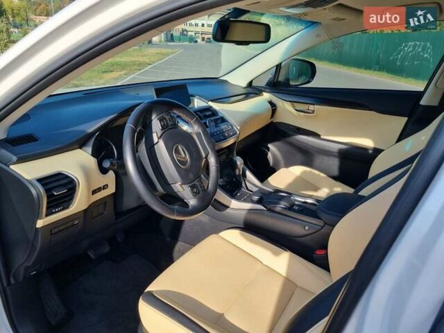 Білий Лексус НХ, об'ємом двигуна 1.99 л та пробігом 190 тис. км за 21500 $, фото 4 на Automoto.ua