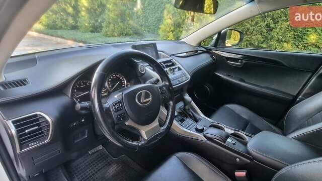 Білий Лексус НХ, об'ємом двигуна 1.99 л та пробігом 117 тис. км за 25700 $, фото 44 на Automoto.ua