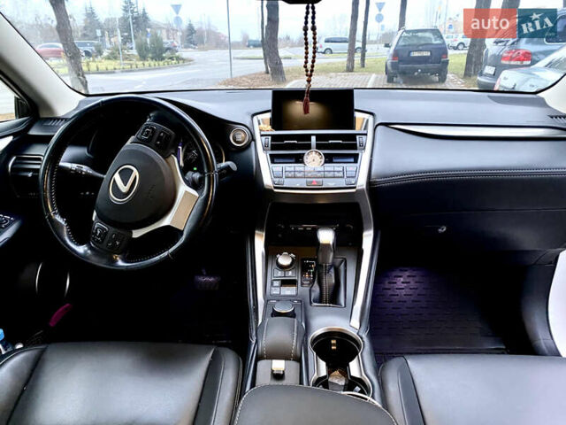 Білий Лексус НХ, об'ємом двигуна 1.99 л та пробігом 69 тис. км за 24000 $, фото 18 на Automoto.ua