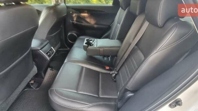 Білий Лексус НХ, об'ємом двигуна 1.99 л та пробігом 117 тис. км за 25700 $, фото 19 на Automoto.ua