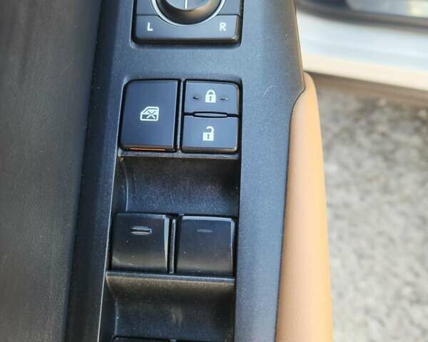 Білий Лексус НХ, об'ємом двигуна 2.49 л та пробігом 119 тис. км за 30000 $, фото 14 на Automoto.ua