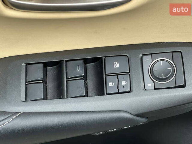 Белый Лексус НХ, объемом двигателя 2.5 л и пробегом 120 тыс. км за 28900 $, фото 7 на Automoto.ua