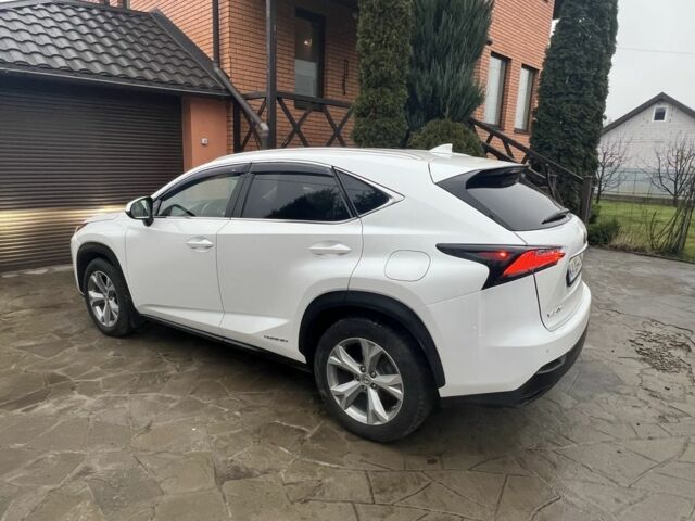 Белый Лексус НХ, объемом двигателя 2.5 л и пробегом 135 тыс. км за 29700 $, фото 4 на Automoto.ua