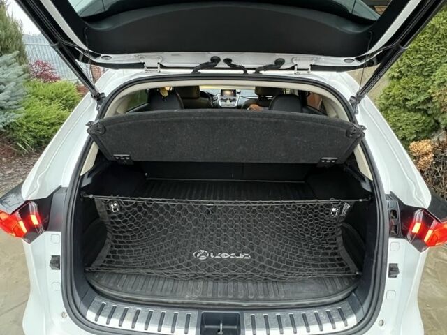 Белый Лексус НХ, объемом двигателя 2.5 л и пробегом 135 тыс. км за 29700 $, фото 5 на Automoto.ua