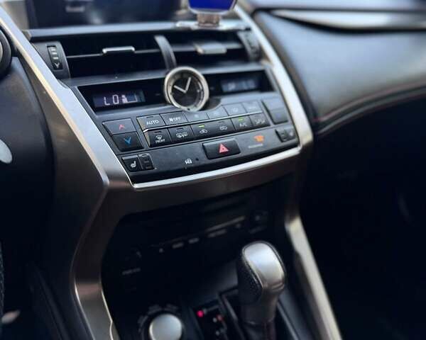 Лексус НХ 2016 у Івано-Франківську на Automoto.ua Білий Лексус НХ, об'ємом двигуна 2.69 л та пробігом 26 тис. км за 26500 $, фото 11 на Automoto.ua