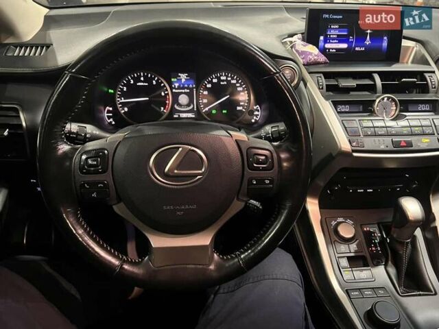 Лексус НХ 2016 у Києві на Automoto.ua Білий Лексус НХ, об'ємом двигуна 2 л та пробігом 128 тис. км за 24000 $, фото 13 на Automoto.ua