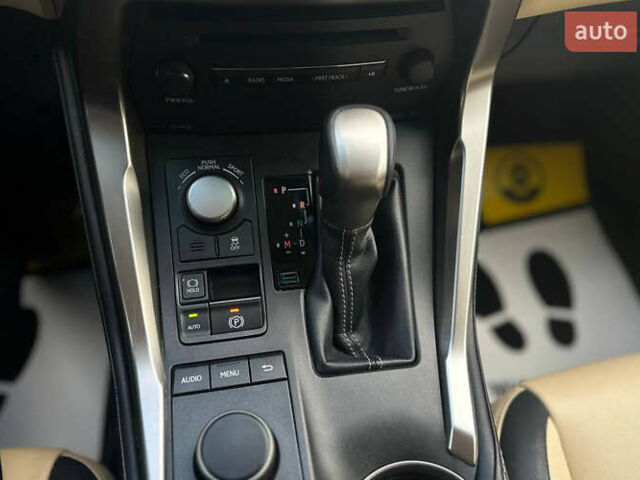 Белый Лексус НХ, объемом двигателя 2 л и пробегом 119 тыс. км за 21500 $, фото 13 на Automoto.ua