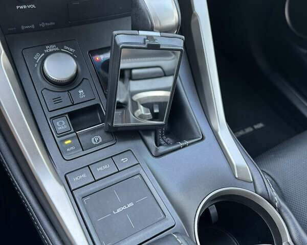 Білий Лексус НХ, об'ємом двигуна 2 л та пробігом 178 тис. км за 22500 $, фото 29 на Automoto.ua