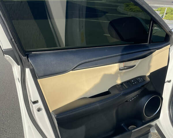 Білий Лексус НХ, об'ємом двигуна 2 л та пробігом 160 тис. км за 24999 $, фото 5 на Automoto.ua