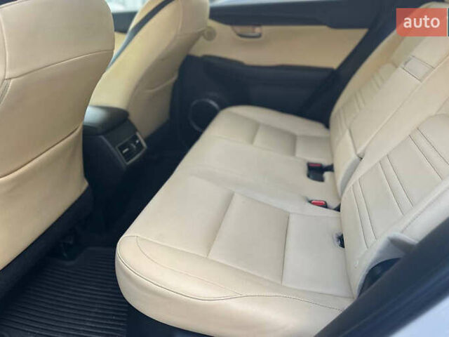 Белый Лексус НХ, объемом двигателя 2 л и пробегом 119 тыс. км за 21500 $, фото 15 на Automoto.ua