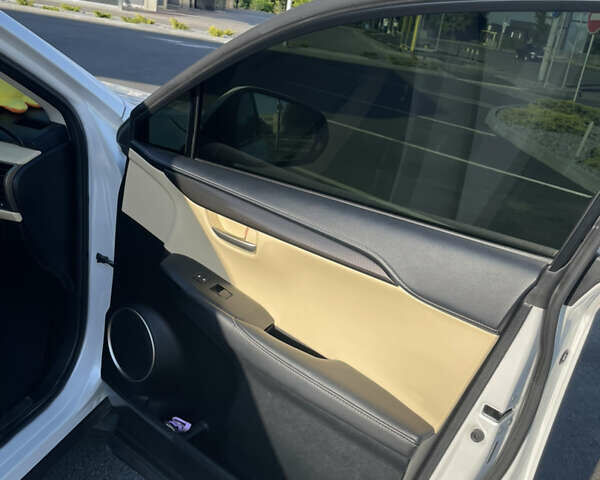 Білий Лексус НХ, об'ємом двигуна 2 л та пробігом 160 тис. км за 24999 $, фото 9 на Automoto.ua
