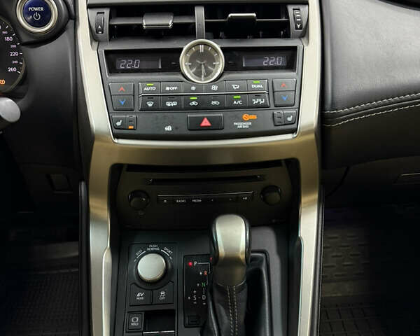 Білий Лексус НХ, об'ємом двигуна 2.49 л та пробігом 129 тис. км за 21900 $, фото 24 на Automoto.ua