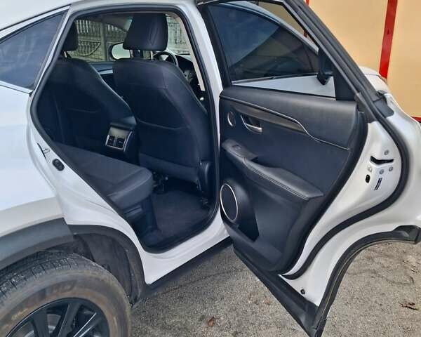 Білий Лексус НХ, об'ємом двигуна 2 л та пробігом 82 тис. км за 27300 $, фото 7 на Automoto.ua