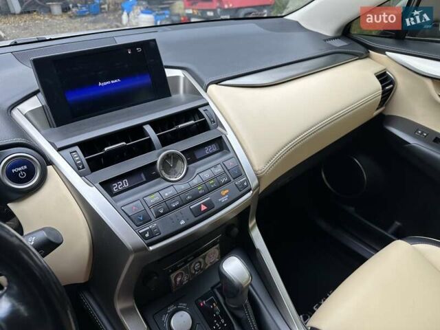 Лексус НХ 2016 у Києві на Automoto.ua Білий Лексус НХ, об'ємом двигуна 2.49 л та пробігом 108 тис. км за 26000 $, фото 16 на Automoto.ua