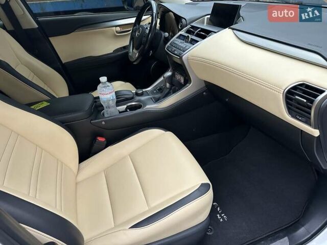 Лексус НХ 2016 у Києві на Automoto.ua Білий Лексус НХ, об'ємом двигуна 2.49 л та пробігом 108 тис. км за 26000 $, фото 28 на Automoto.ua