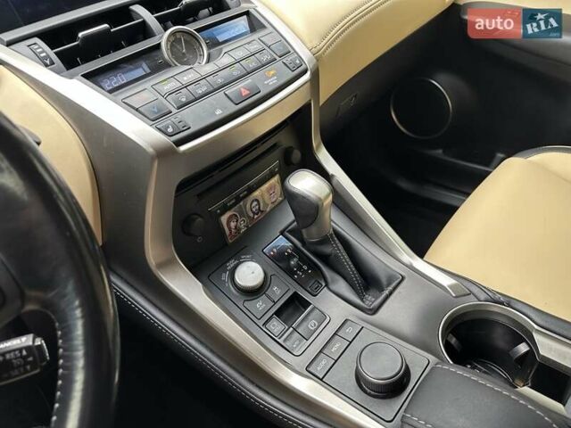 Лексус НХ 2016 у Києві на Automoto.ua Білий Лексус НХ, об'ємом двигуна 2.49 л та пробігом 108 тис. км за 26000 $, фото 18 на Automoto.ua