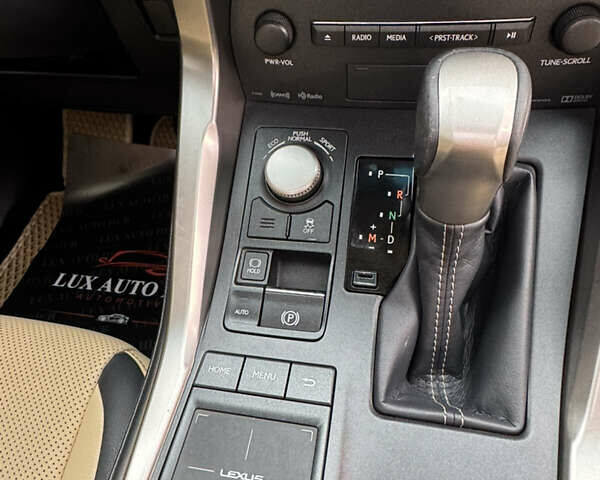 Белый Лексус НХ, объемом двигателя 2 л и пробегом 186 тыс. км за 20999 $, фото 114 на Automoto.ua