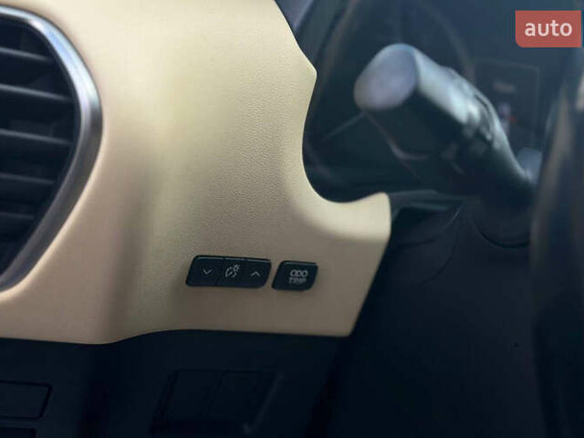 Белый Лексус НХ, объемом двигателя 2 л и пробегом 119 тыс. км за 21500 $, фото 9 на Automoto.ua