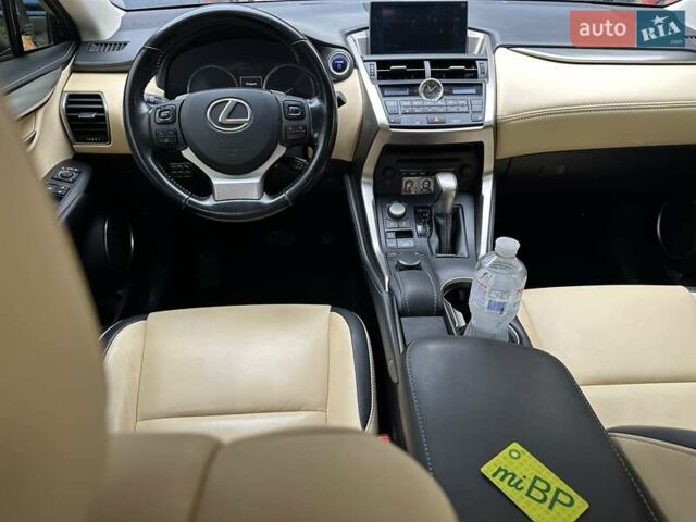 Лексус НХ 2016 у Києві на Automoto.ua Білий Лексус НХ, об'ємом двигуна 2.49 л та пробігом 108 тис. км за 26000 $, фото 22 на Automoto.ua