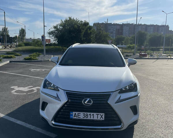 Білий Лексус НХ, об'ємом двигуна 2 л та пробігом 160 тис. км за 24999 $, фото 4 на Automoto.ua