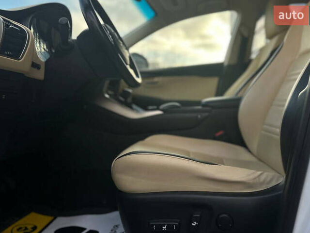 Белый Лексус НХ, объемом двигателя 2 л и пробегом 119 тыс. км за 21500 $, фото 6 на Automoto.ua