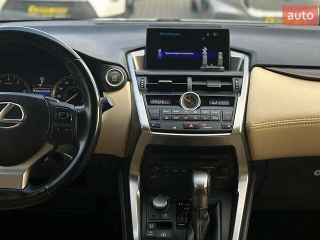 Белый Лексус НХ, объемом двигателя 2 л и пробегом 119 тыс. км за 21500 $, фото 12 на Automoto.ua