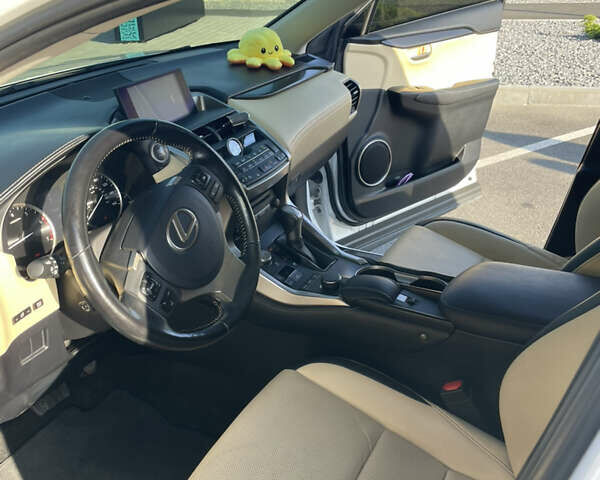 Білий Лексус НХ, об'ємом двигуна 2 л та пробігом 160 тис. км за 24999 $, фото 6 на Automoto.ua