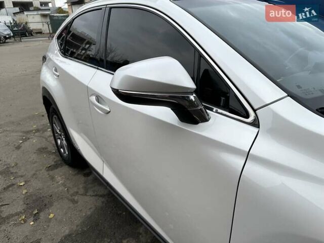 Лексус НХ 2016 у Києві на Automoto.ua Білий Лексус НХ, об'ємом двигуна 2.49 л та пробігом 108 тис. км за 26000 $, фото 9 на Automoto.ua