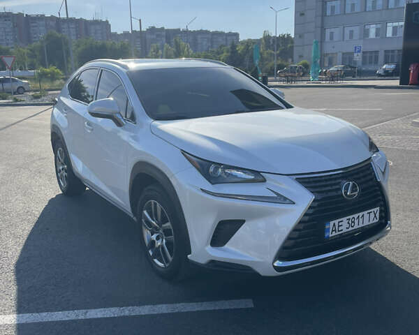 Білий Лексус НХ, об'ємом двигуна 2 л та пробігом 160 тис. км за 24999 $, фото 1 на Automoto.ua
