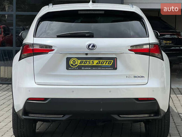 Белый Лексус НХ, объемом двигателя 2.5 л и пробегом 120 тыс. км за 28900 $, фото 3 на Automoto.ua