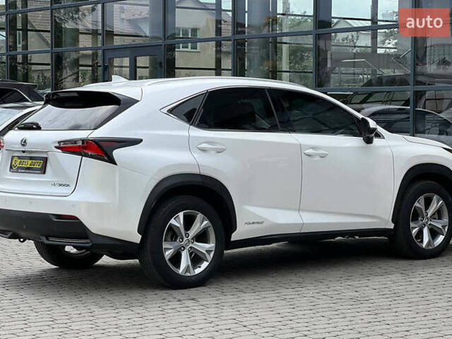 Белый Лексус НХ, объемом двигателя 2.5 л и пробегом 120 тыс. км за 28900 $, фото 2 на Automoto.ua
