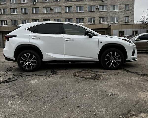 Білий Лексус НХ, об'ємом двигуна 2.49 л та пробігом 105 тис. км за 29999 $, фото 7 на Automoto.ua