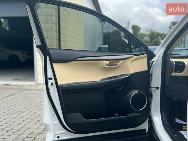 Белый Лексус НХ, объемом двигателя 2.5 л и пробегом 120 тыс. км за 28900 $, фото 6 на Automoto.ua